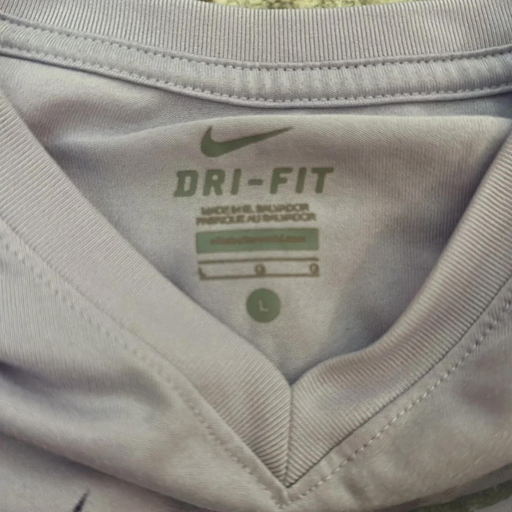 Nike - Picture 3 of 3